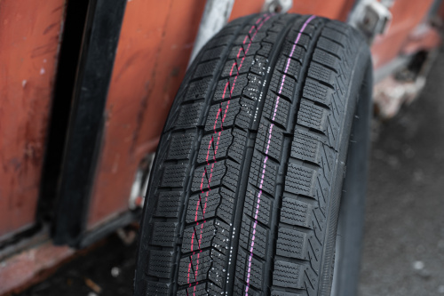 фото протектора и шины ICEPIONEER 868 Шина ZMAX ICEPIONEER 868 195/60 R15 88H