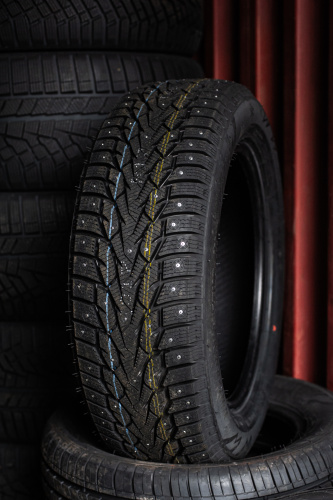 фото протектора и шины WINTERNOVA STUD III Шина ZMAX WINTERNOVA STUD III 225/75 R16 115/112Q