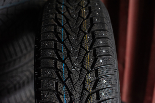 фото протектора и шины WINTERNOVA STUD III Шина ZMAX WINTERNOVA STUD III 225/75 R16C 116/114R